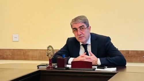 Yeni icra başçısı 23 illik müavini vəzifədən azad etdi