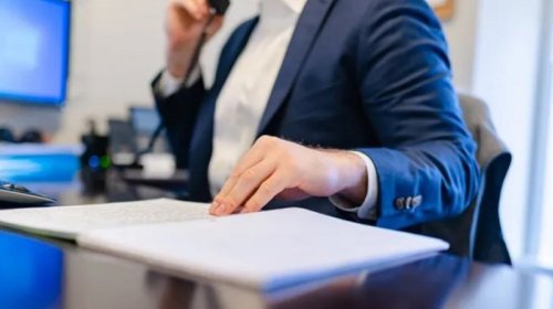 131 min manat mənimsəyən direktor: "Özümə əlavə dərs saatları yazdırdım"