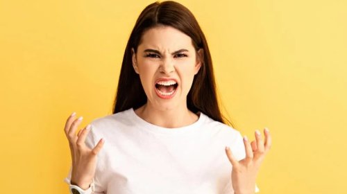 Söyüş söymək faydalı imiş: Alimləri təəccübləndirən eksperiment