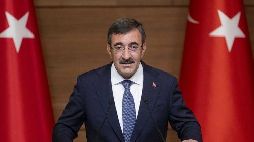 Türkiyənin vitse-prezidenti Azərbaycana gəldi
