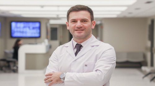 Plastik cərrah Vüqar Ələkbərovun icra etdiyi əməliyyatdan verilən şikayət üzrə araşdırma aparılır