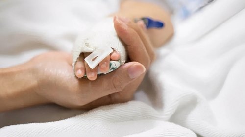 
Ağcabədidə ölən doqquzaylıq körpənin atası: "Xəstəxana hava balonu tapmadı"