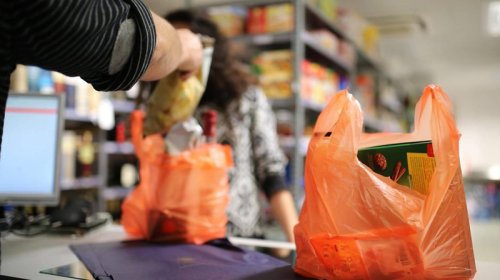 Satışdan çıxarmaq yerinə qiyməti artırdılar: Marketlər qadağanı necə pozur?