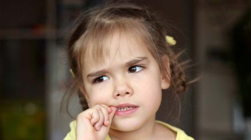 Uşaqların dırnaq yemə vərdişinə səbəb nədir?