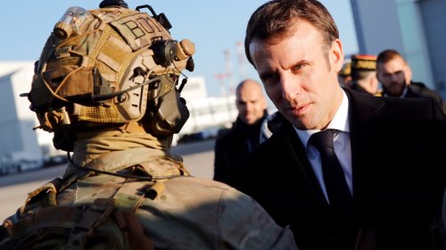 Fransız siyasətçi: "Bütün Fransa ordusu bir futbol stadionuna sığa bilər"