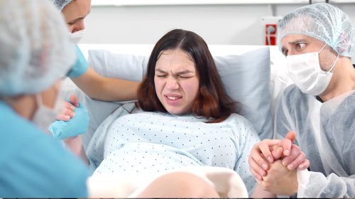 Gənc xanımlar təbii doğuşdan niyə qorxurlar? - Həkim DANIŞDI