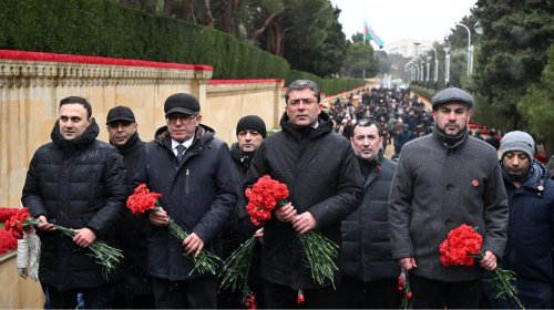 MEDİA nümayəndələri Şəhidlər xiyabanını ziyarət ediblər