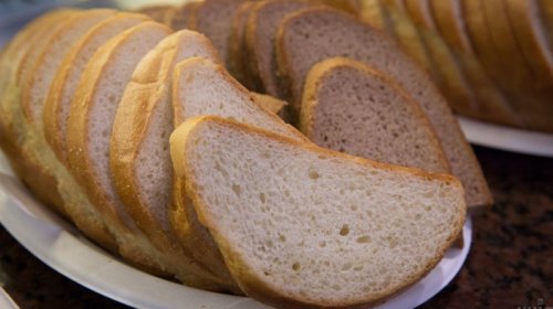 Diyetoloqlar çörəyi dondurucuda saxlamağı tövsiyə edir: Səbəb nədir?