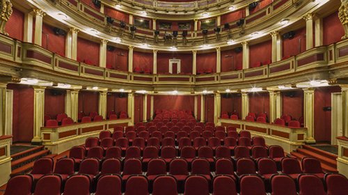 Dövlət teatrlarında baş rejissor ştatı ləğv edildi