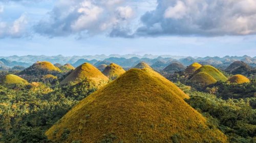 Təbiətin rəng dəyişdirən təpələri: "Şokolad" və arxasındakı qanlı tarix - FOTO