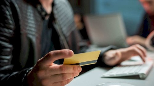 
Telefon zəngi həyatını alt-üst etdi: Dələduzlar Kürdəxanı sakininin başına oyun açdı