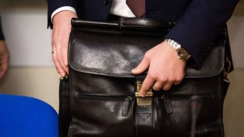 İcra Hakimiyyətinin iki vəzifəli şəxsi işdən çıxarıldı