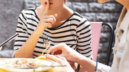 Restoranda rəfiqəsinin 5 minlik qızılını oğurladı - "102"yə də yalan məlumat verdi
