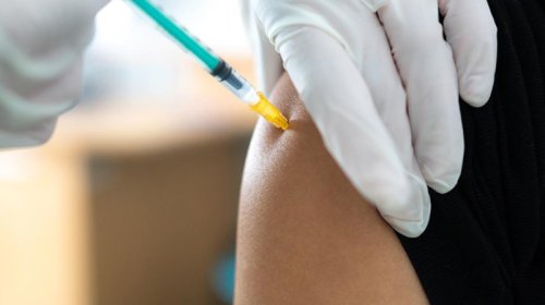 Alimlər: Xəstəlik peyvəndin yan təsirlərindən daha az qorxu yaradır