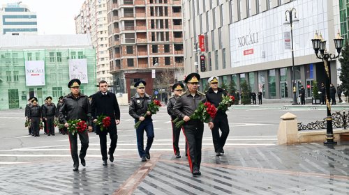 Müdafiə Nazirliyinin rəhbər heyəti "Ana harayı" abidəsini ziyarət edib