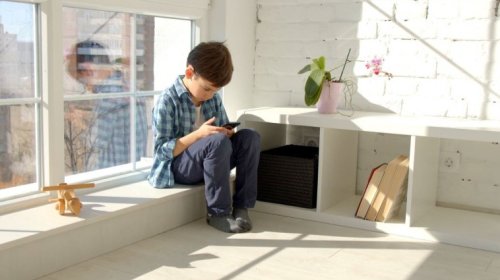 Uşaqların sosial şəbəkələrə girişinə məhdudiyyətlər nə vaxtdan olacaq?