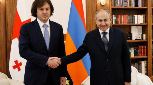 Paşinyan Kobaxidze ilə görüşdü