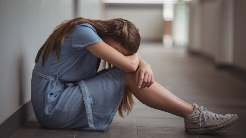 Mütəmadi şəkildə özünə zərər vermə düşüncəsi nədən qaynaqlanır?