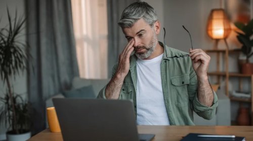 Noutbukunuzun batareyasını "öldürən" 5 gündəlik vərdiş