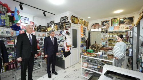 Nazir Laçında təsərrüfatlara baxış keçirib