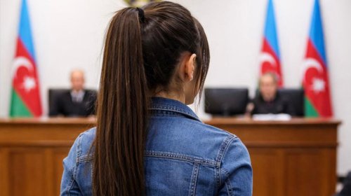 
&ldquo;Çimməyə 5 dəqiqə vaxt verirdi&rdquo;- Qayınanasını öldürməyindən danışdı