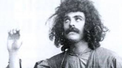 Nənəsinin paltarını oğurladı, qohumları ondan imtina etdi - Səhnəmizin "Məcnun"u