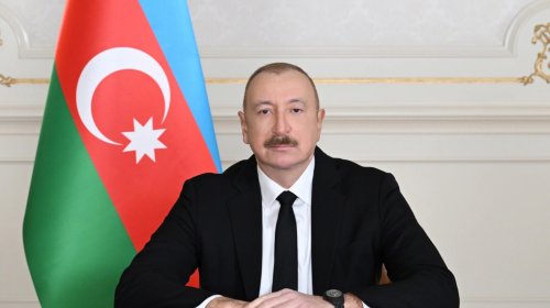 İlham Əliyev yenidənqurmadan sonra açılışı olan Dərbənddəki Azərbaycan Teatrının kollektivini təbrik