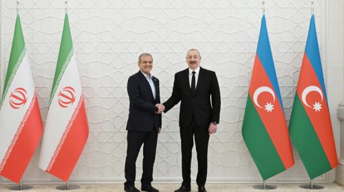 Pezeşkian İlham Əliyevə zəng etdi