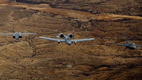 Qəzaya uğramayan təyyarə: "A-10 Thunderbolt" II zərbədən sonra belə bazaya necə qayıdır?