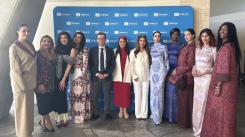 Modelyer Leyla Babazadə tərəfindən yaradılmış milli geyim kolleksiyası YUNESKO-nun mənzil-qərargahında