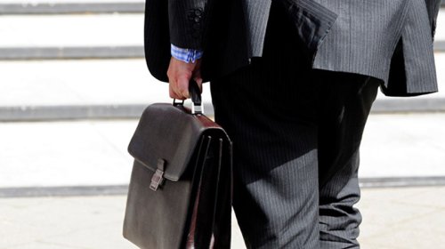 Torpaqları dəyərindən ucuz satan vəzifəli şəxsə cinayət işi açıldı