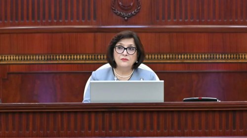 Spiker parlamentin futbol komandasını təbrik etdi