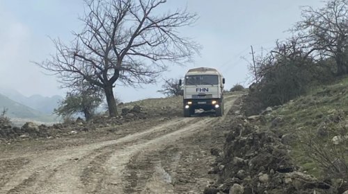 Qubanın Qonaqkəndində torpaq sürüşməsi olub, rayonla kəndləri birləşdirən yol sıradan çıxıb