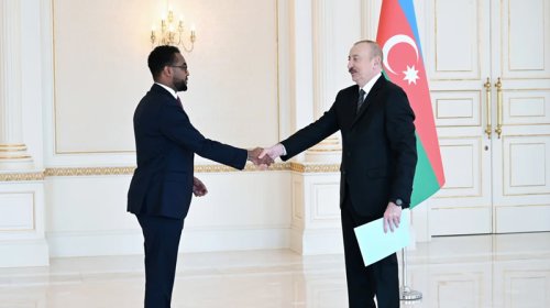 İlham Əliyev yeni səfiri qəbul etdi - FOTO