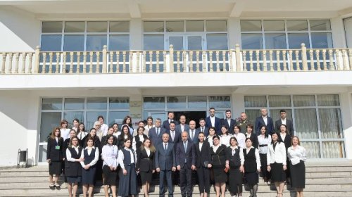 Emin Əmrullayev Qusarda məktəbdə tədris prosesi ilə tanış olub