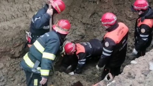 Qaradağda torpaq çökdü, iki nəfər dağıntılar altında qaldı: Ölən var - VİDEO