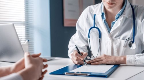 Özəl xəstəxanaların problemi: Bahalı həkim qəbulu