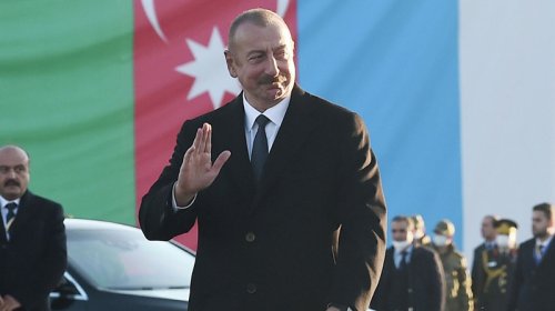 Deputatlar Prezidentin layiq görüldüyü mükafatdan danışdılar