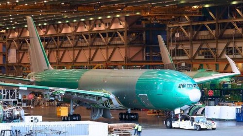 "Boeing" dünyanın ən böyük iki mühərrikli yük təyyarəsini təqdim etdi