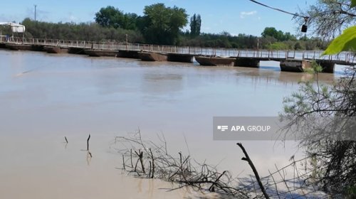 Kürdə suyun artması Sabirabadda körpünü sıradan çıxarıb - FOTO