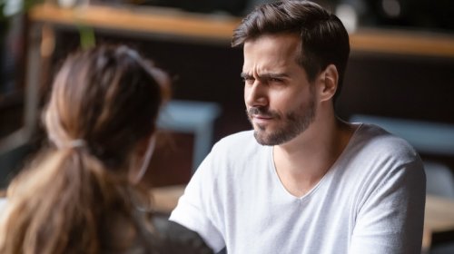 Psixoloq: "Birtərəfli ünsiyyət emosional istismarın əlamətidir"