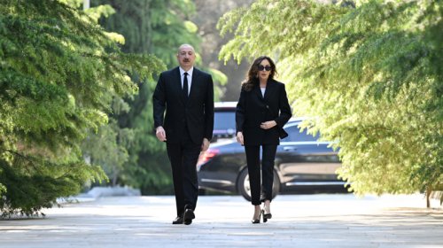 Prezident və birinci xanım Heydər Əliyevin məzarını ziyarət etdi - FOTO