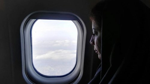 Niyə təyyarə pəncərələrində dəliklər var? - Pilot onların əsl funksiyasını açıqladı