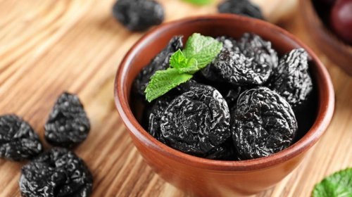 Bağırsaq sağlamlığı üçün qara gavalımı nə vaxt yemək yaxşıdır?