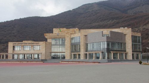 Şəki Şəhər İcra Hakimiyyəti avtomobilləri hərraca çıxarır
