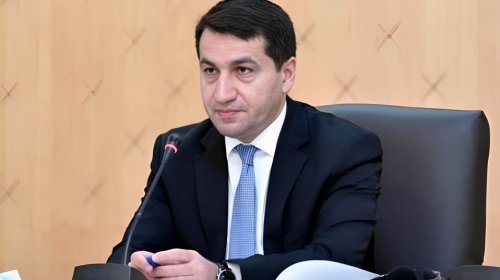 Hikmət Hacıyev jurnalistlərə təşəkkür etdi