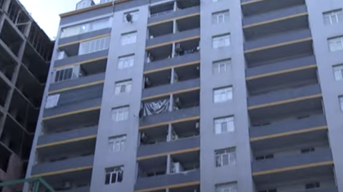 Bakıda üç yaşlı körpə 8-ci mərtəbədən yıxıldı