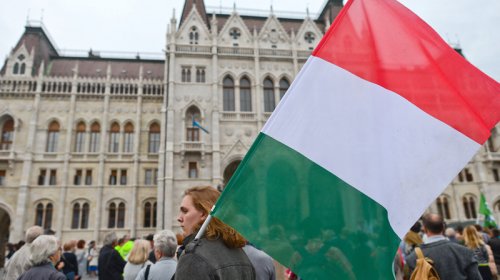 Macarıstanda deputat səlahiyyətlərinin 12 il ilə məhdudlaşdırılması təklif olunur