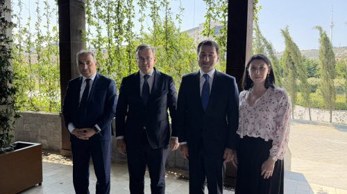 Hikmət Hacıyev Makronun müşaviri ilə Azərbaycan-Fransa münasibətlərini müzakirə etdi
