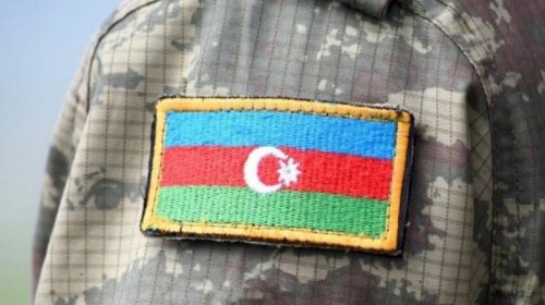 Prezident hərbi qulluqçuları və şəhid hərbçiləri təltif etdi
